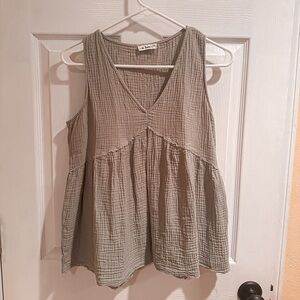 In loom brand gauzy women’s sleeveless blouse, size M